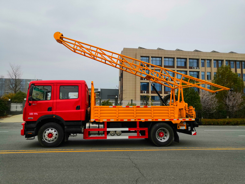 東風(fēng)多利卡雙排3型汽車鉆機(jī)