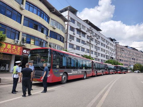 安全護航 助力高考——內(nèi)江市東興城鄉(xiāng)公交公司?？歼\輸在行動